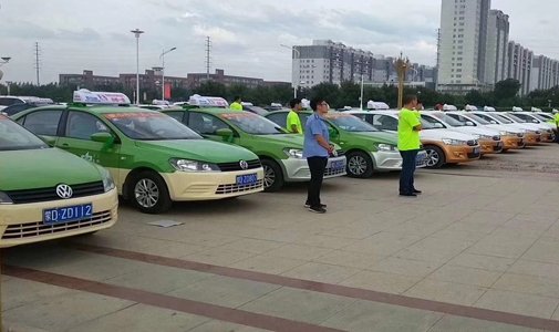 內(nèi)蒙古赤峰市智能車租車LED全彩頂燈屏安裝項(xiàng)目
